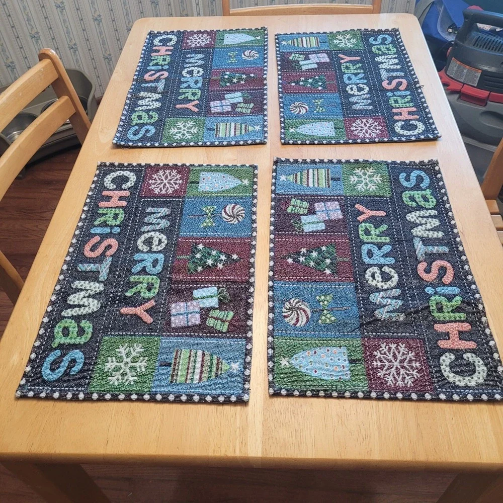 Merry Christmas Set Of 4 Tapestry Kitchen Dining‎ Table Placemats & Runner